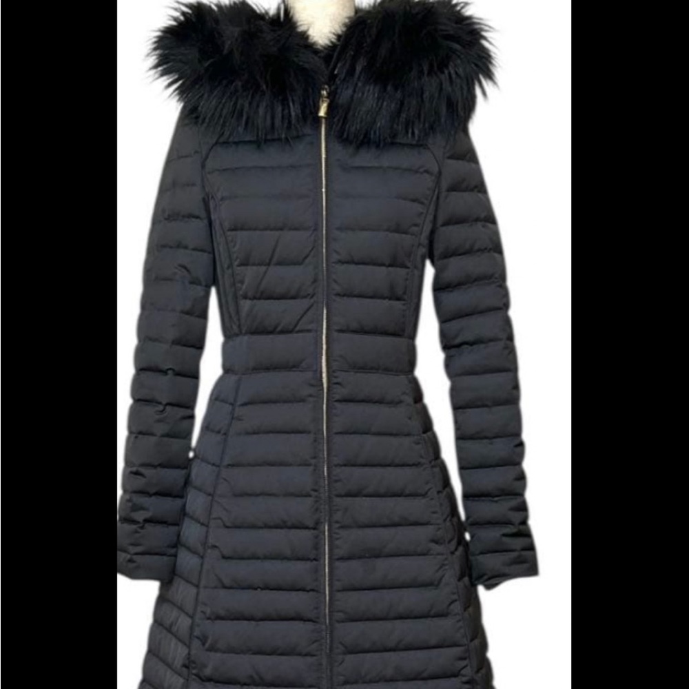 HUNTER Women's Black Quilted Coat with Faux Fur Collar
